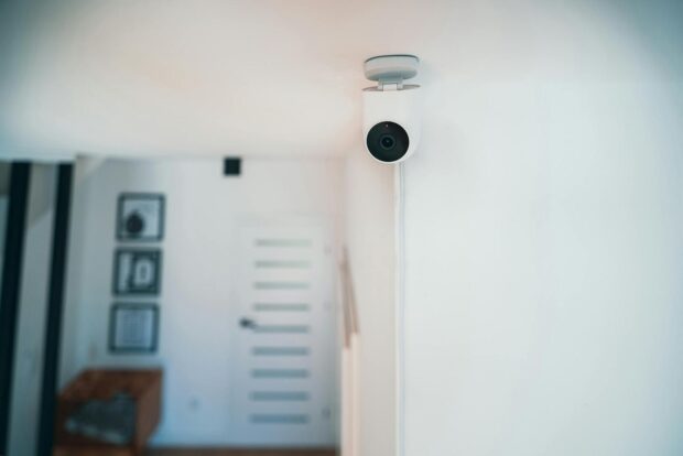 Segurança em Casa: Como Integrar Câmeras de Vigilância com Estilo na Decoração de Interiores